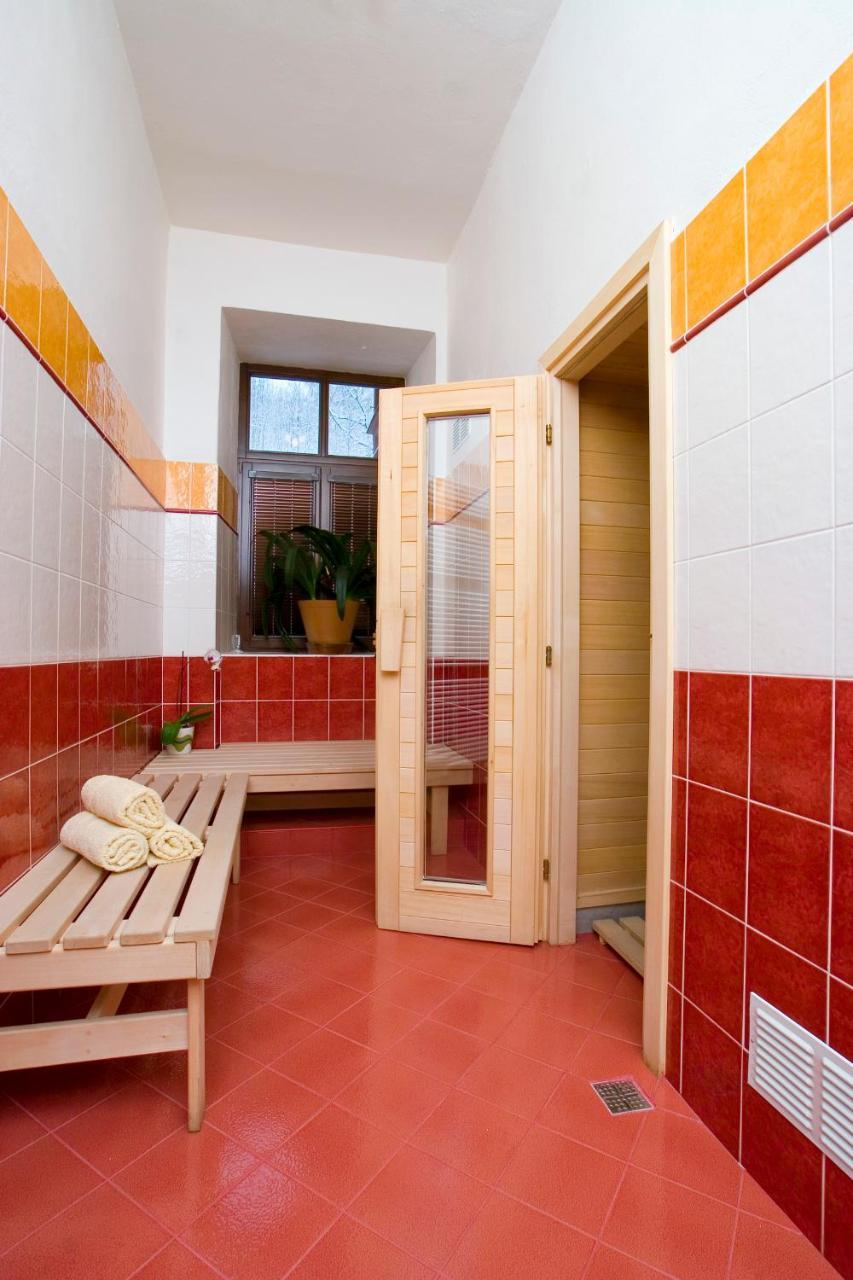 Yellow Street Apartment Рокицани Экстерьер фото